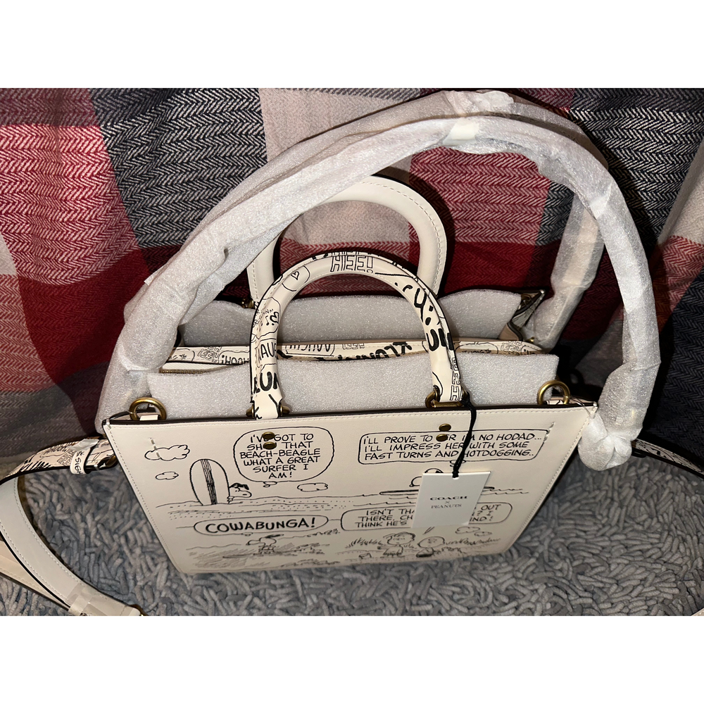 Coach X Peanuts Rogue Bag With Snoopy and Newspaper Print in White - Picture 7 of 9